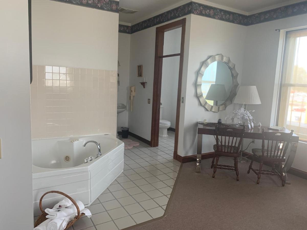 Karsten Hotel Kewaunee Bagian luar foto